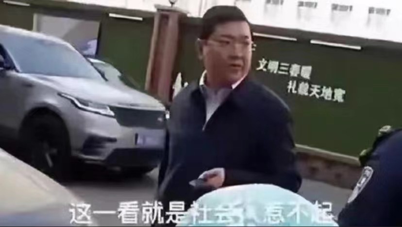 哈尔滨违停奥迪车主不是谭副市长？我还差一点才能相信！