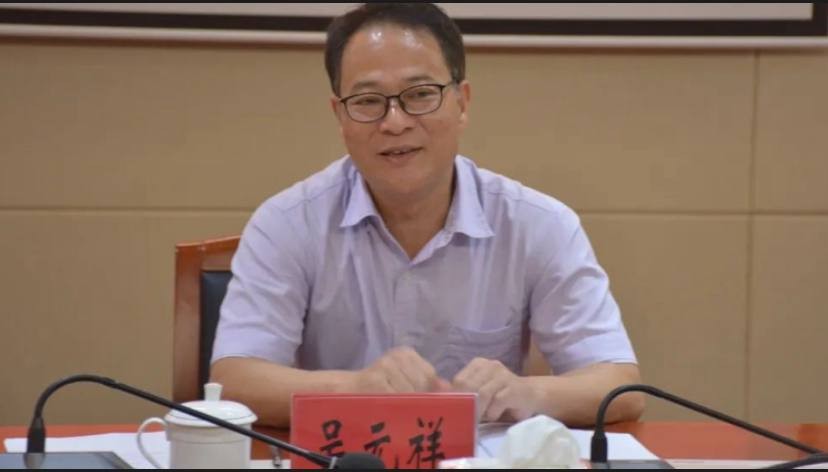 福建烨阳律师事务所律师邹丽惠与其代理的行政诉讼当事人联署，实名举报漳州市中院原院长吴元祥涉嫌犯罪的行为，对其调任上级审判机关提出强烈异议