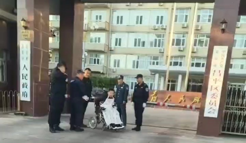 北京政府无视疫苗受害者生死，刘燕渐冻症维权遭冷漠压制